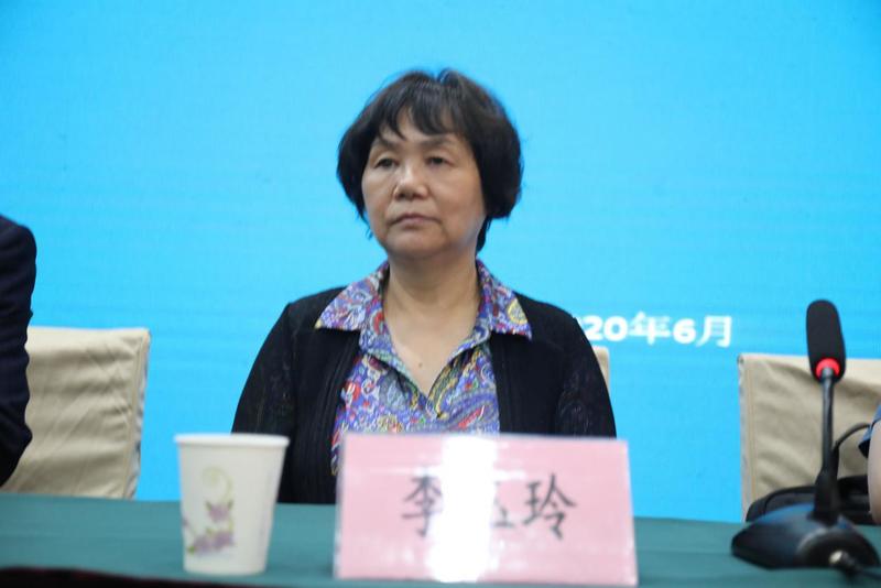 服务中心在西安市止园饭店免费举办2020年涉企减费降税政策宣贯培训班